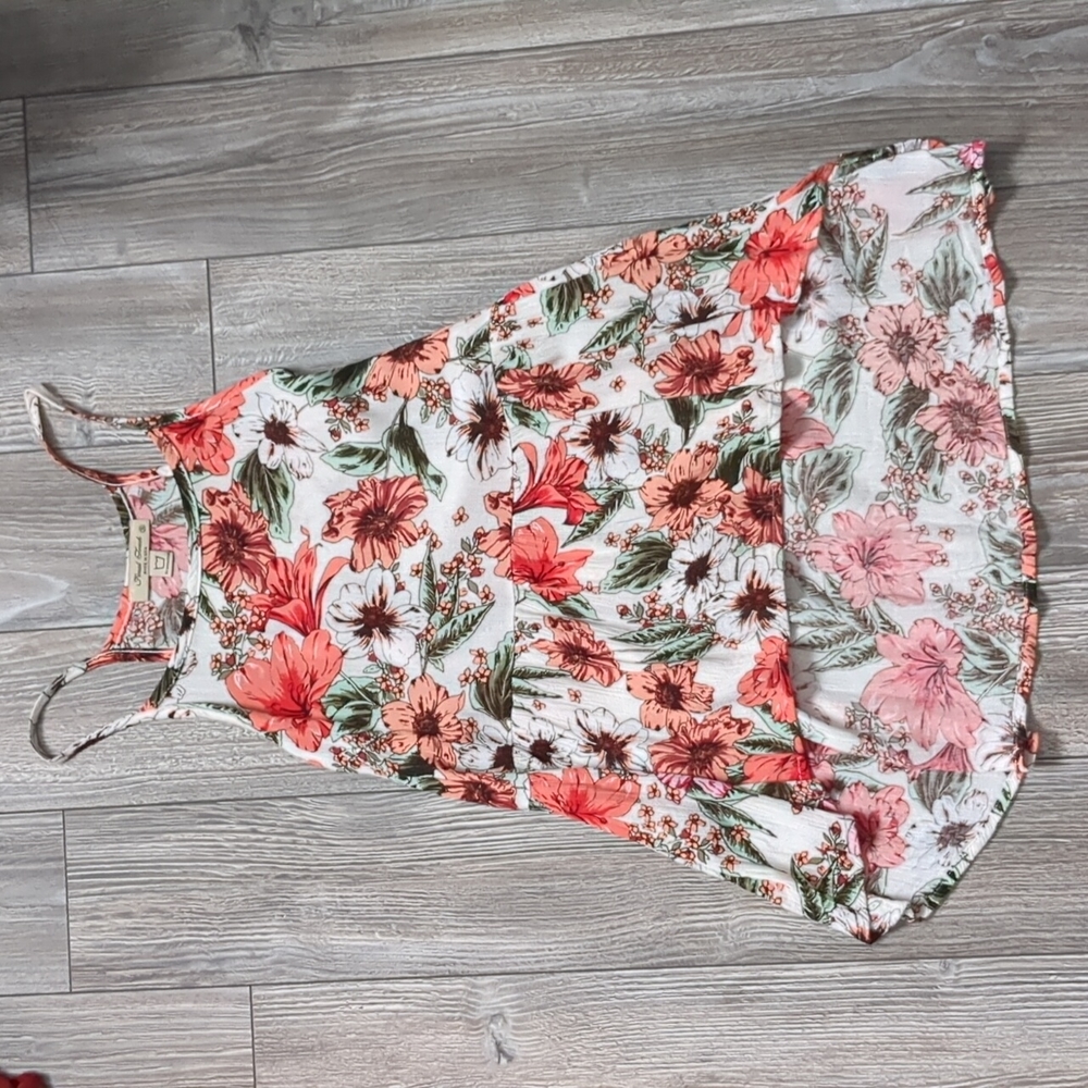 Final Touch Floral High Low Flowy Tank Small